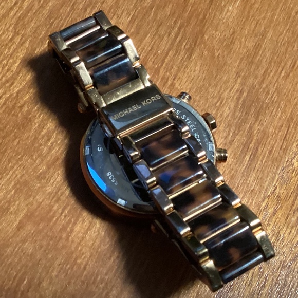 Michael Kors Rose Gold-tone/Tortoise Women’s Watch MK-5538 - Picture 12 of 16